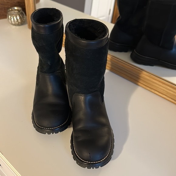Black leather and suede Uggs-great shape - Picture 4 of 4